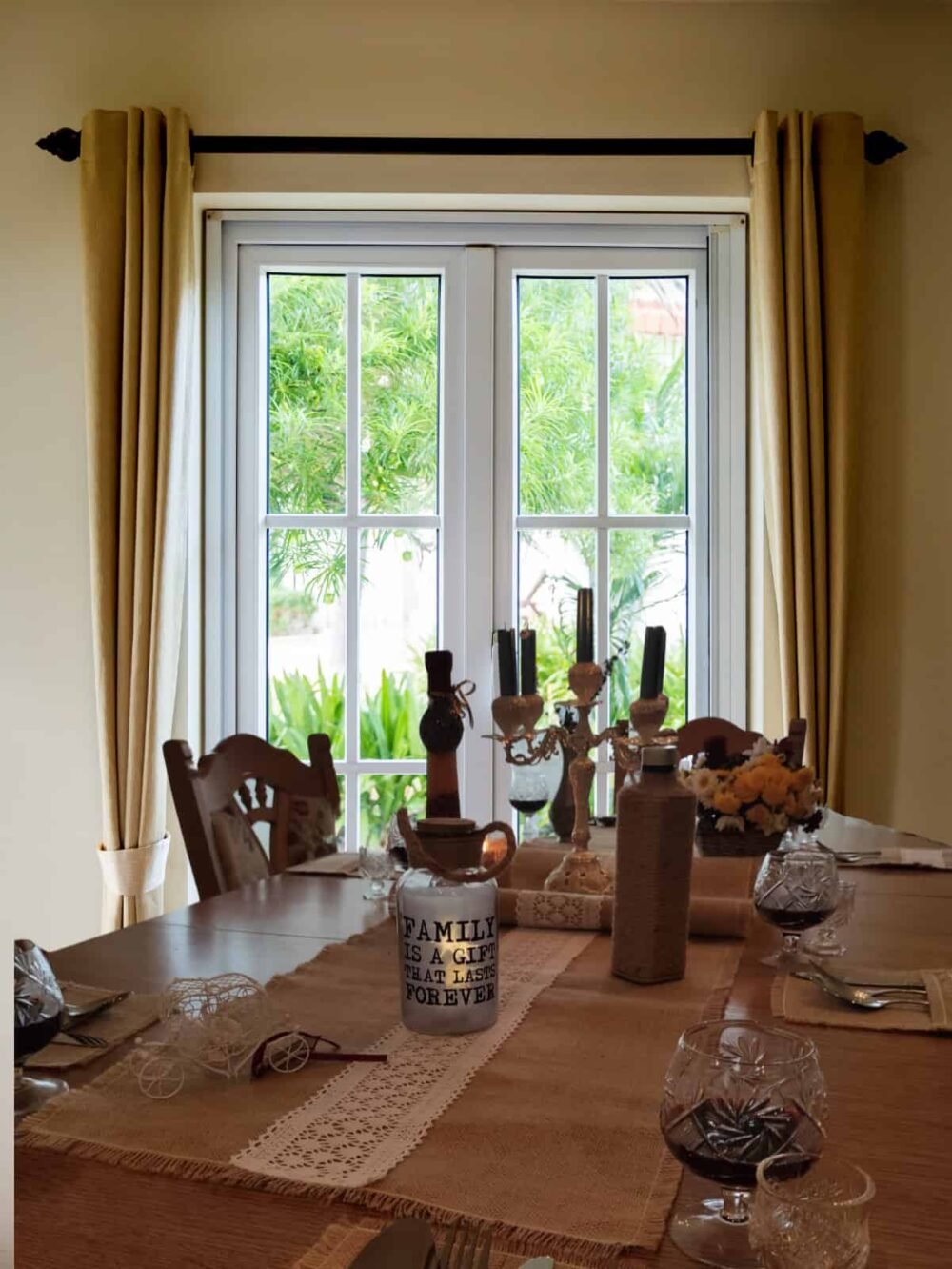 Set Traversa Masa din Iuta Naturala Cu Dantela Din Bumbac (6,8,12)