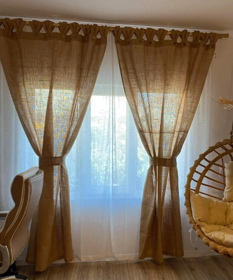 received_388090936356386 Perdele Rustice din Iuta cu Nasturi Ornamentali