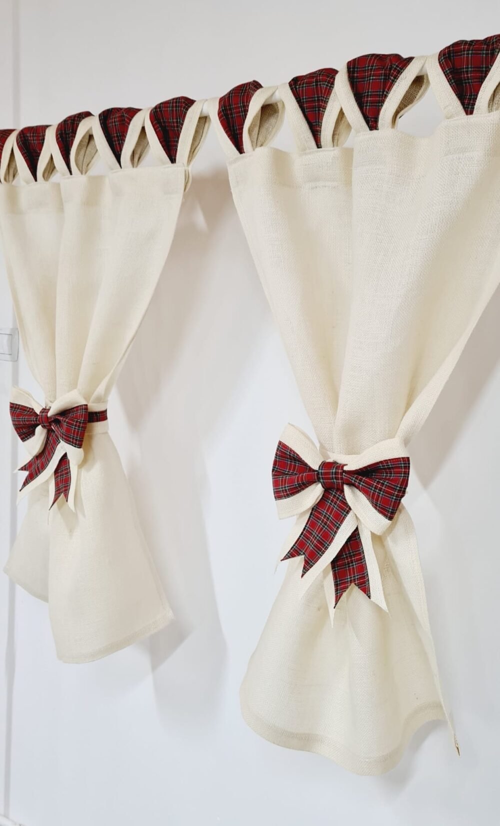 Perdele Rustice din Iuta Alba cu Tartan Scotian