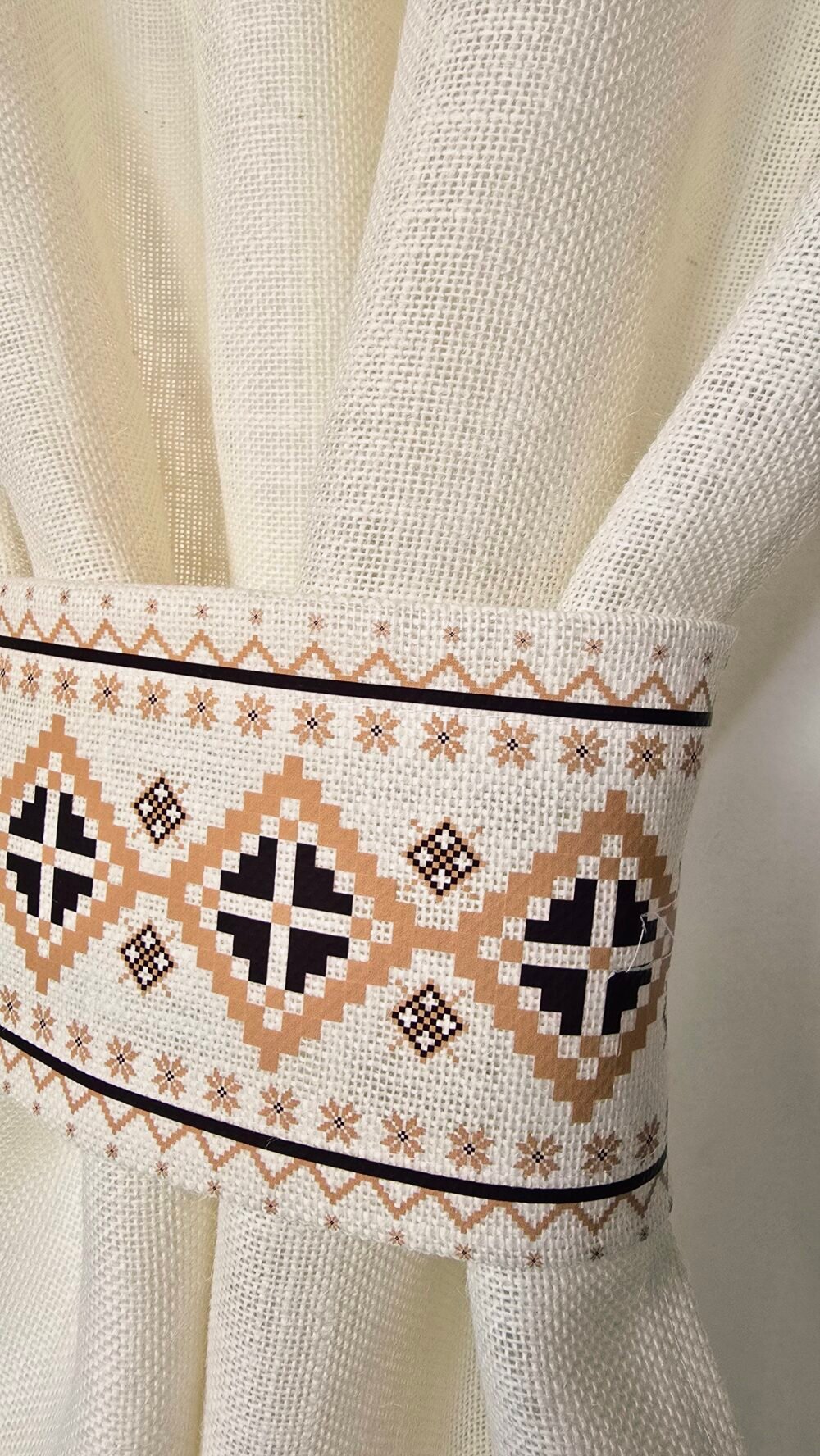 Perdele Rustice din Iuta Alba cu Bride si Motive Traditionale