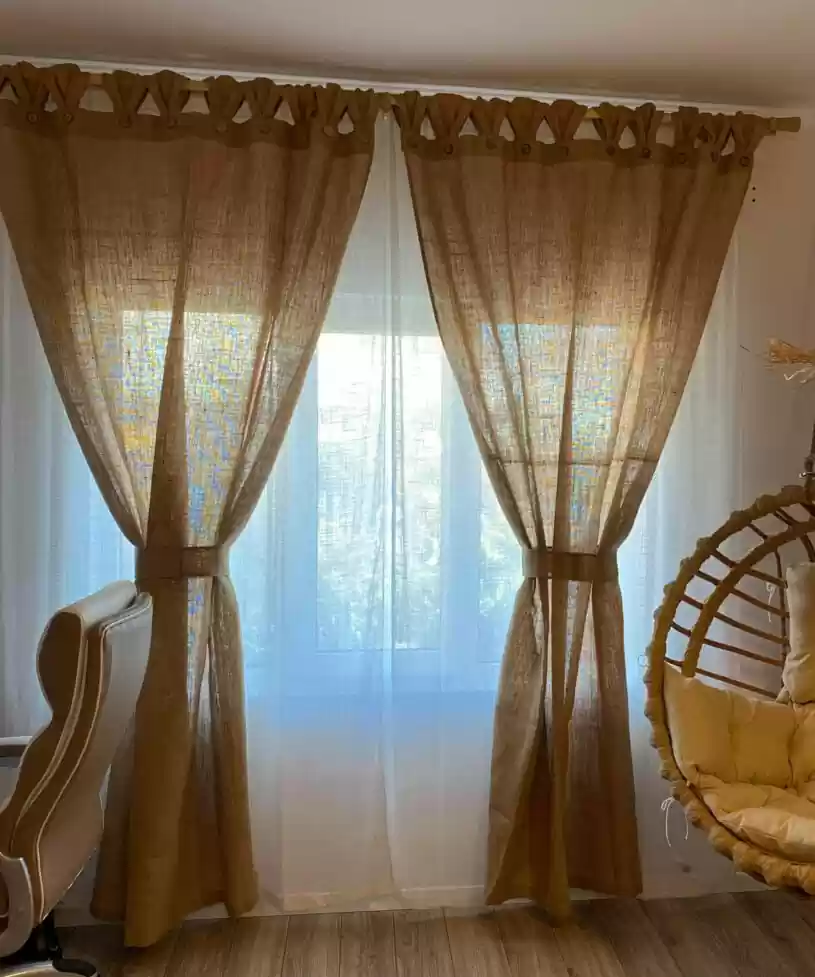 Perdele Rustice din Iuta cu Nasturi Ornamentali