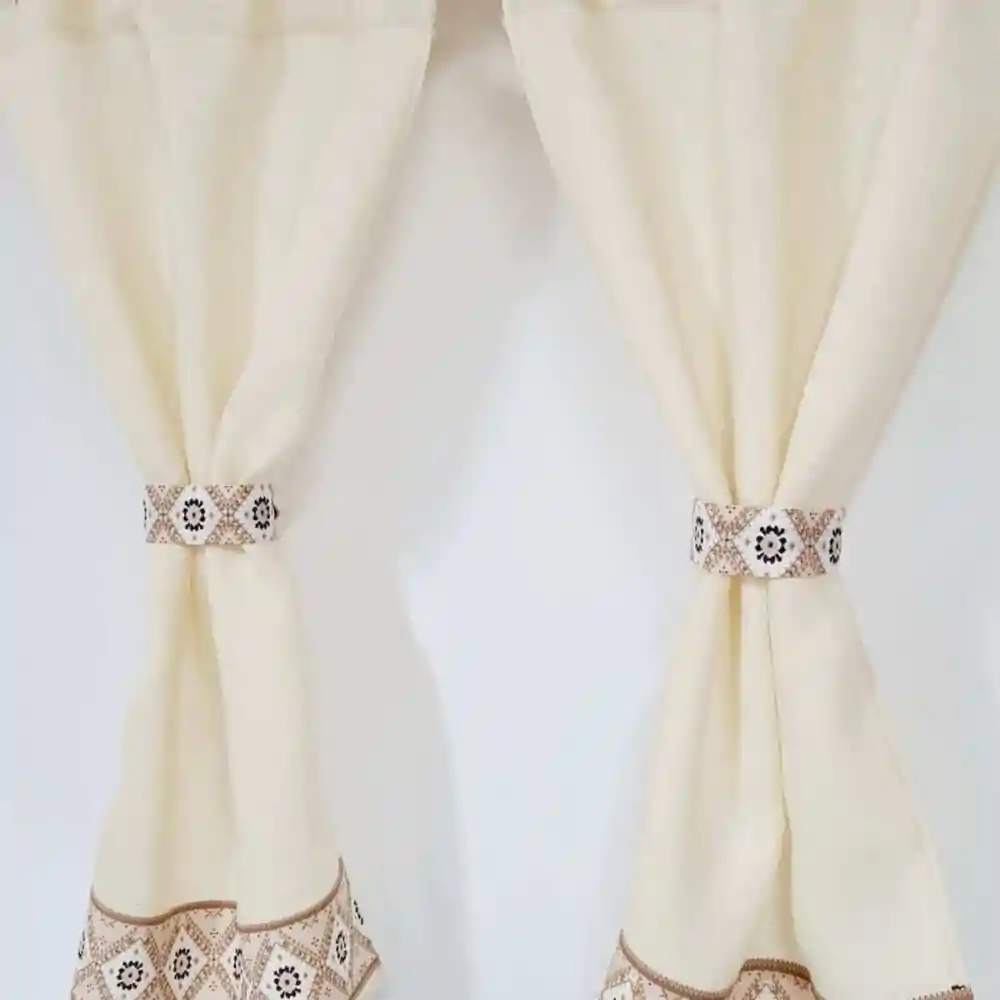 WhatsApp Image 2023-10-27 at 09.02.34 (3) Perdele Rustice din Iuta Alba cu Bride si Motive Traditionale